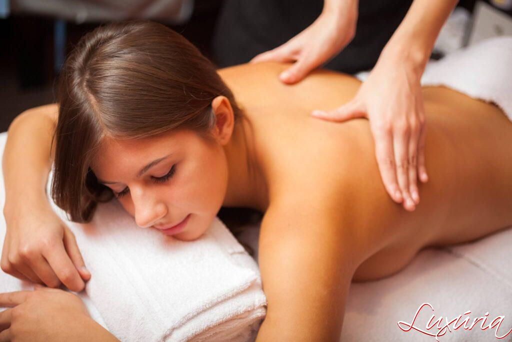 Como fazer a Massagem Do-In na acompanhante antes do sexo?